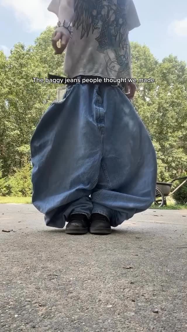 Linen Shirt and Black Baggy Jeans for Summer