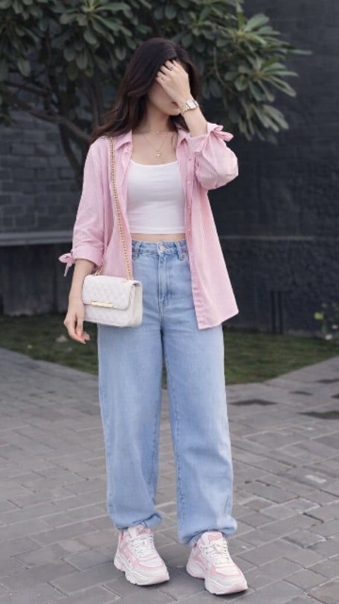 Ribbed Crop Top With High-Waist Baggy Jeans