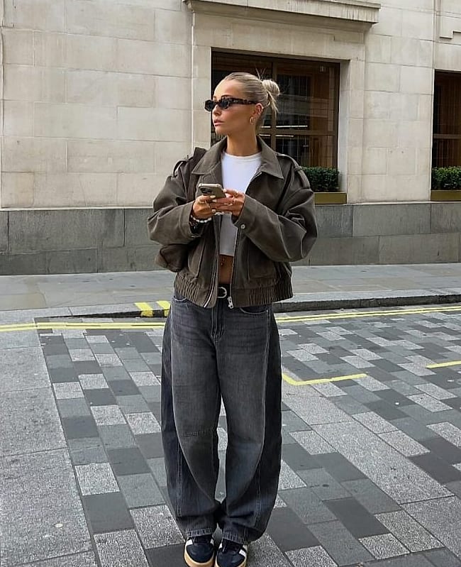 20 Baggy Jeans Outfits That Look Effortlessly Cool 2 Androgynous Baggy Jeans Looks
