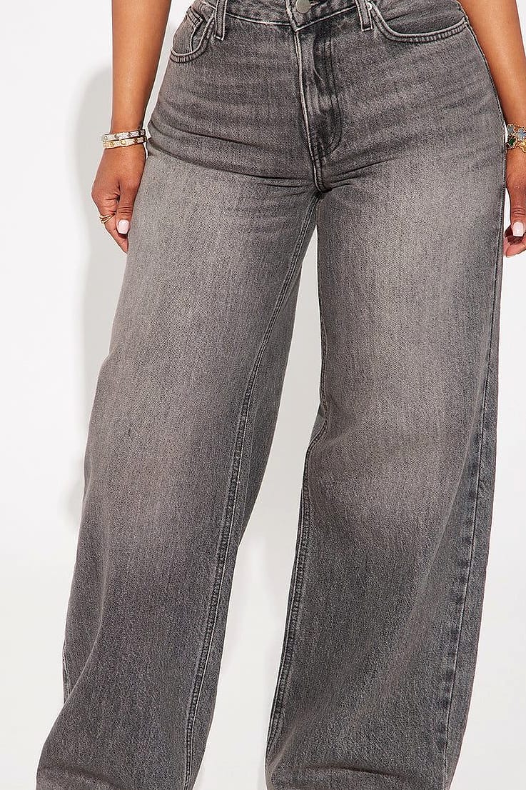 Feminine Contrast Look with Grey Baggy Jeans and a Satin Cami