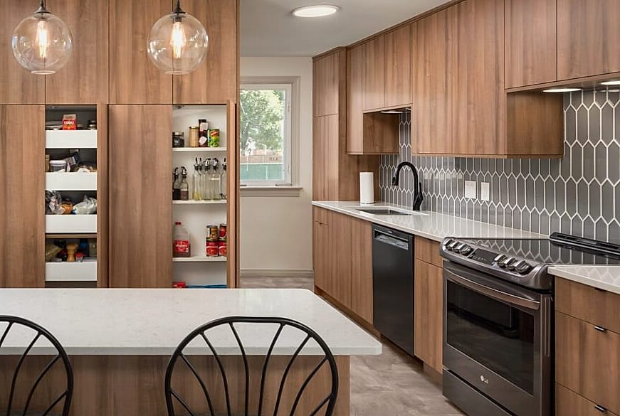 Handleless Cabinet Doors