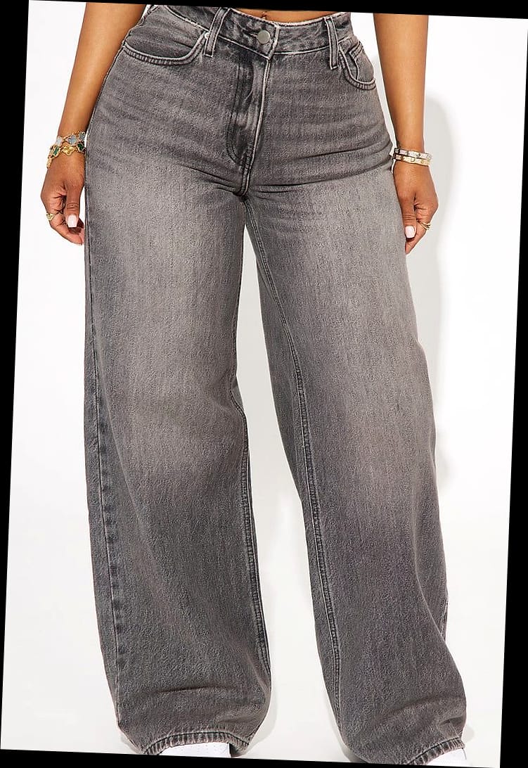 Neutral Minimalist Grey Baggy Jeans Outfit
