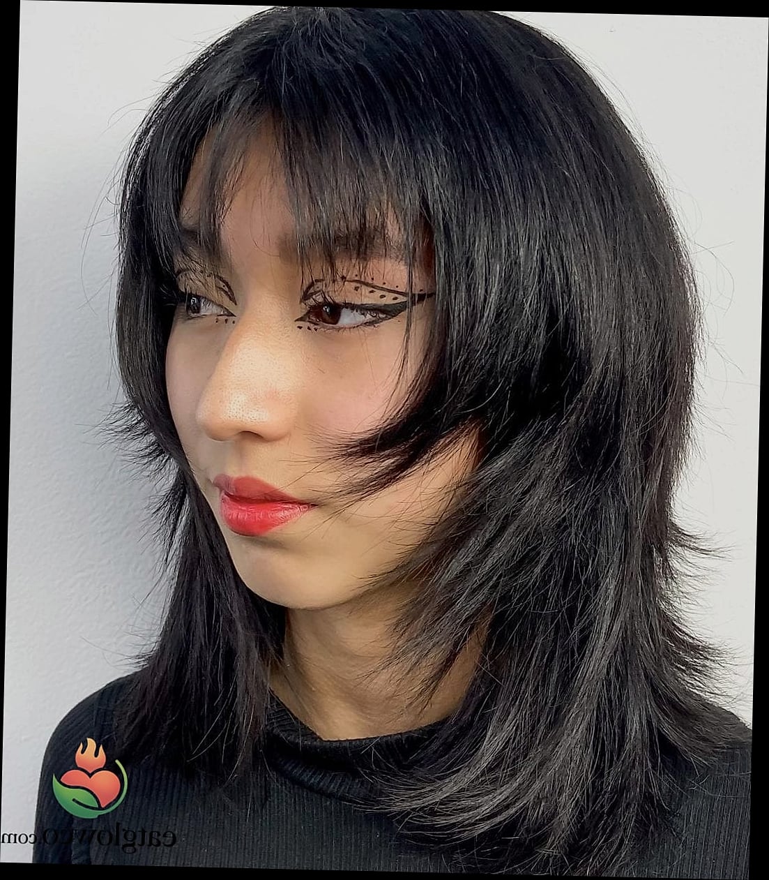 Wolf Cut For Women: 11 Trendy Looks To Ask Your Stylist 8 Wolf Cut With Face-Framing Highlights